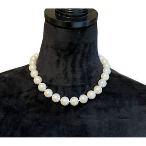 Round Pearl White Fashion Necklace in Base Metal 925 Silver Clasp Lock